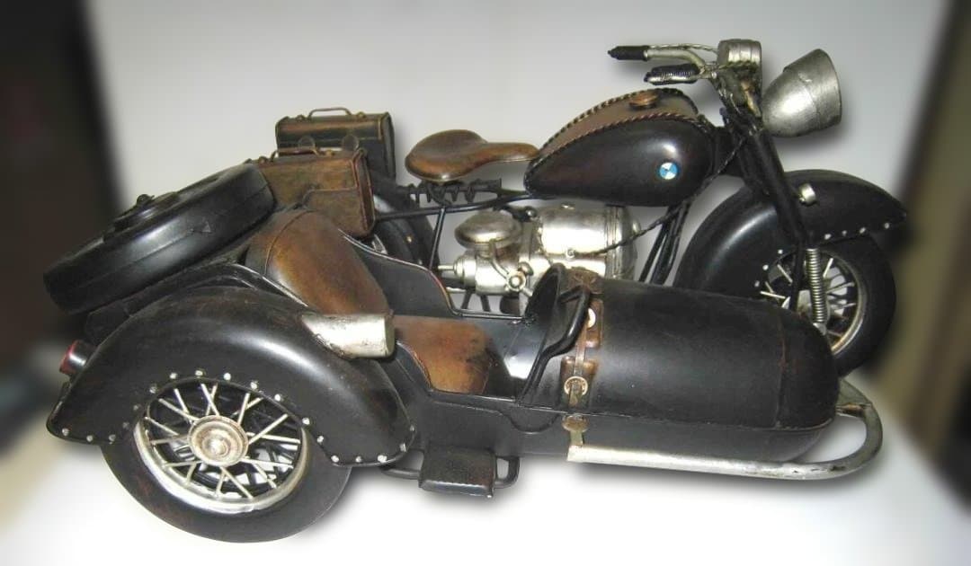 1/6  バイク　サイドカー　黒　クールガールやバービーを乗せれます。