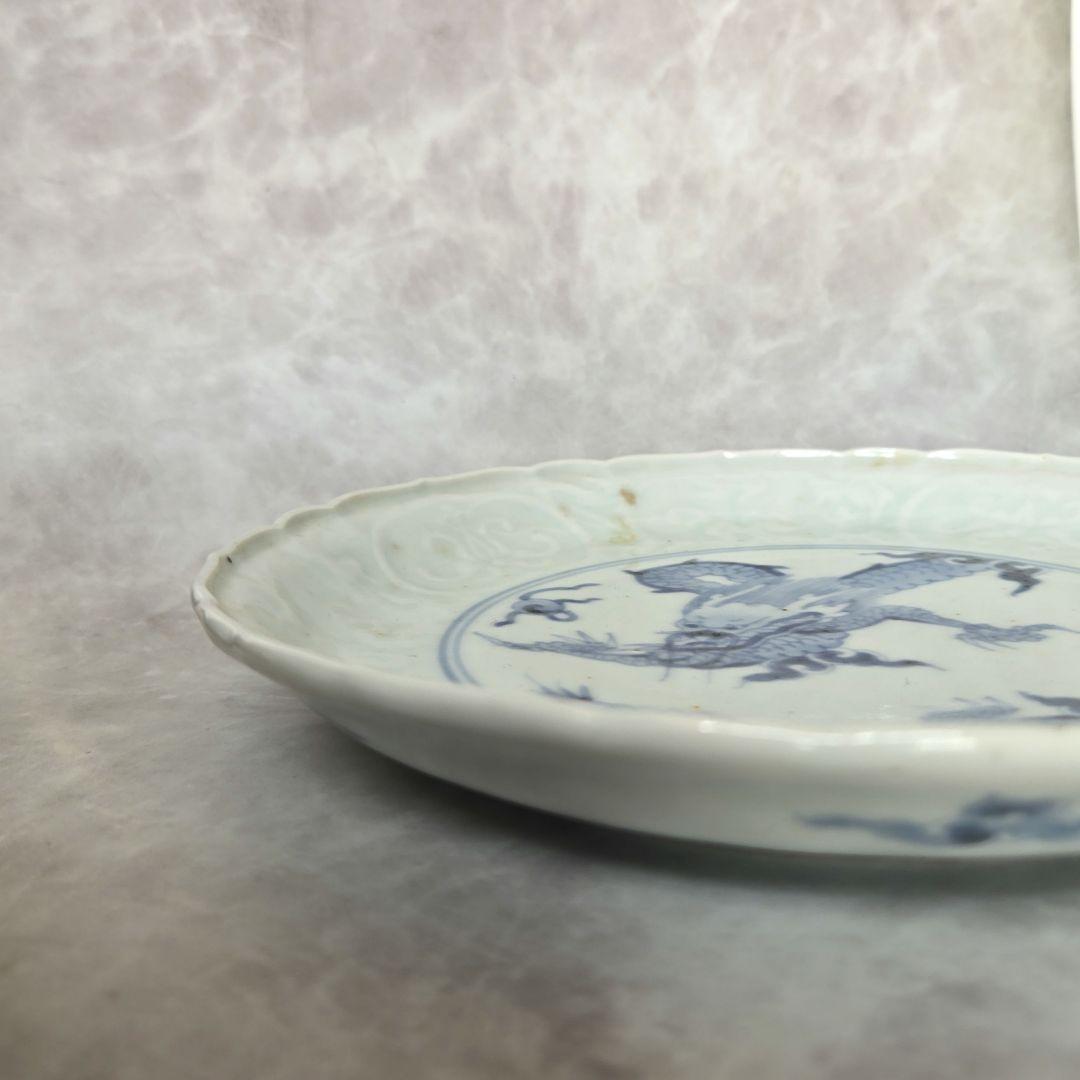 古伊万里　染付　陽刻　七寸皿　江戸時代　龍　唐草　金直し　金継ぎ　骨董　和骨董