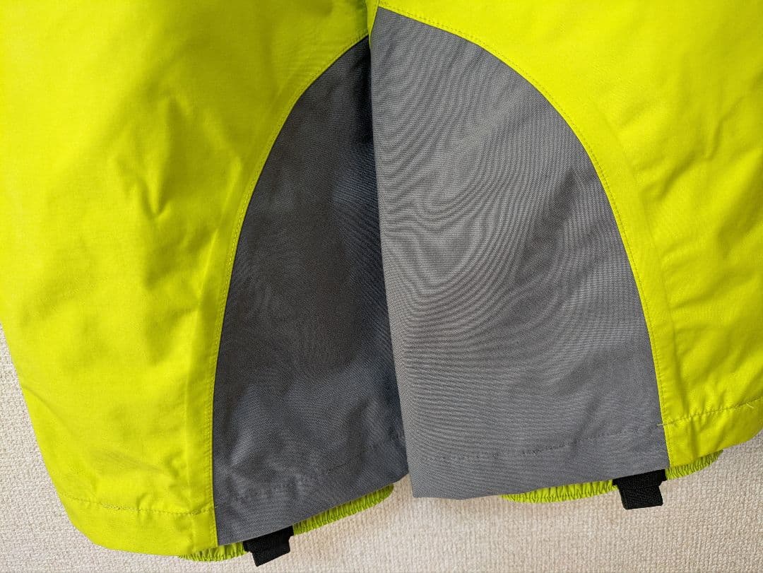 美品　キッズ150 スキーウエア上下セット　ネイビー　イエロー