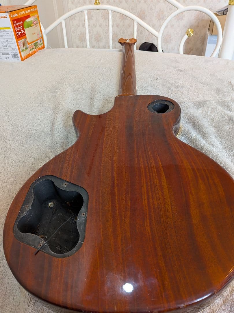 エレキギター ボディ＋ネック ジャンク品 部品取り用（詳細不明）