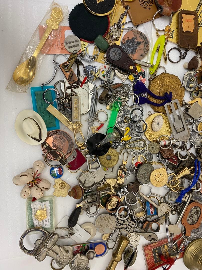 3-3196 各種キーホルダー・メダル等　約4kg