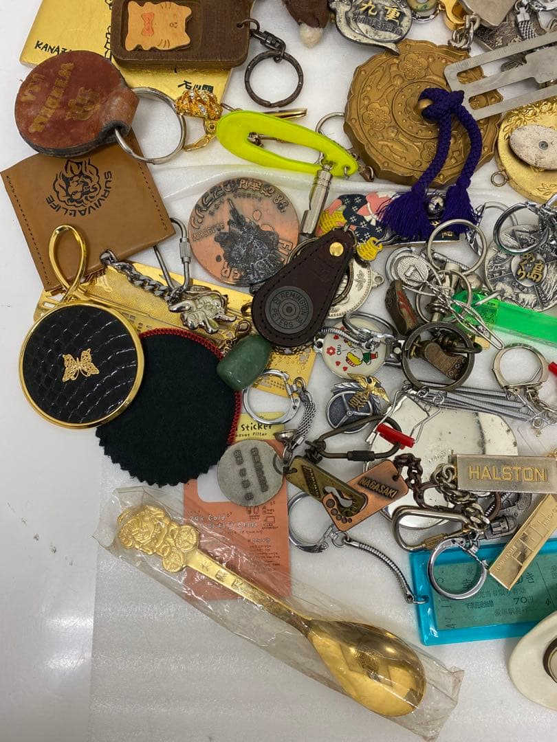 3-3196 各種キーホルダー・メダル等　約4kg