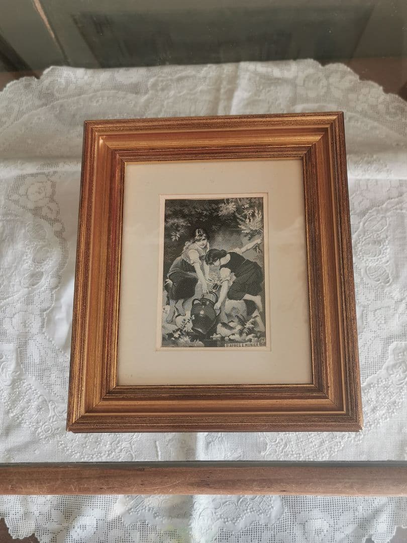 アンティーク リヨンシルク織刺繍絵 泉で水汲みをする少女達 専門店ガラス金縁額装