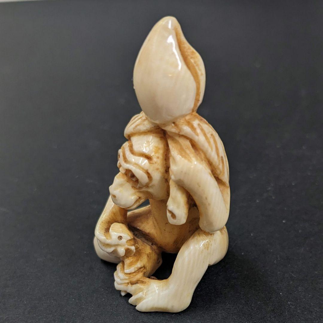 『酔猿』根付　置物　アンティーク　天然素材　彫刻 細密細工　骨董コレクション