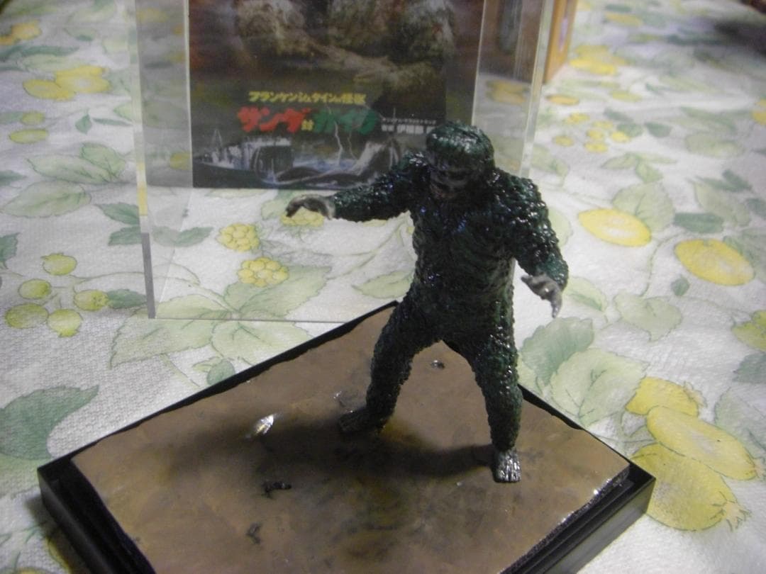 サンダ対ガイラ(1966）２体リペイント・ディスプレイケース付★ＨＧ東宝怪獣★