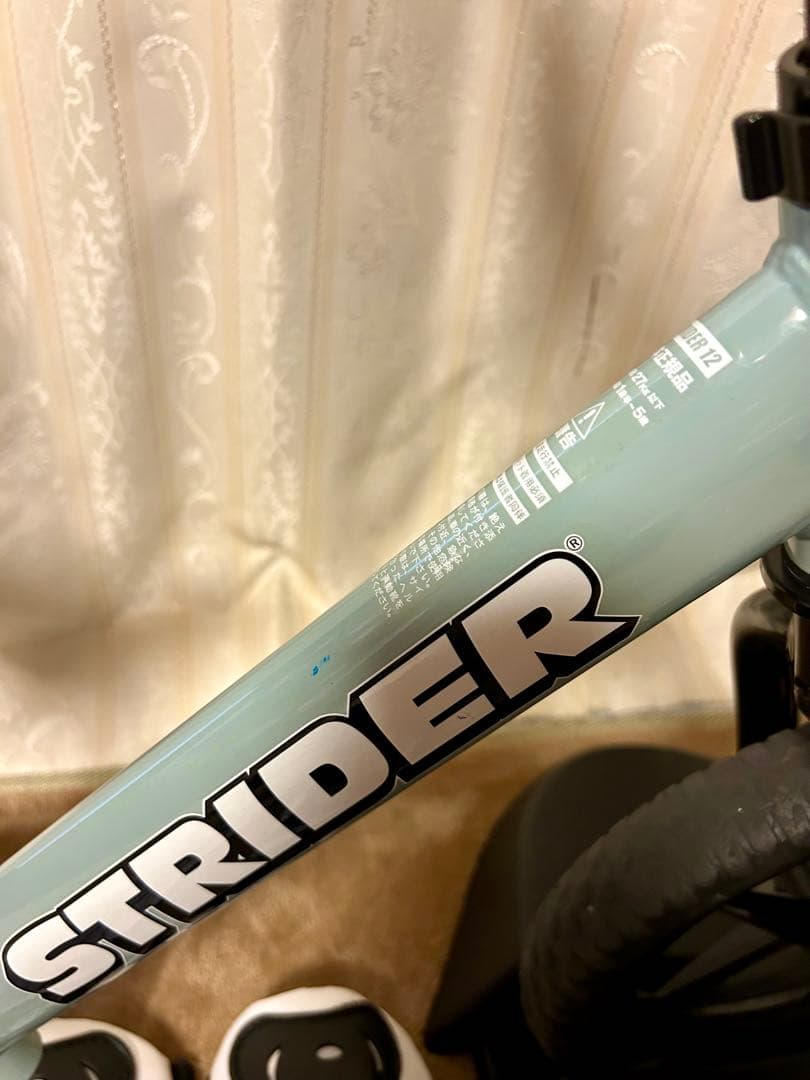 STRIDER バランスバイク 12インチ 限定カラー　専用スタンド付