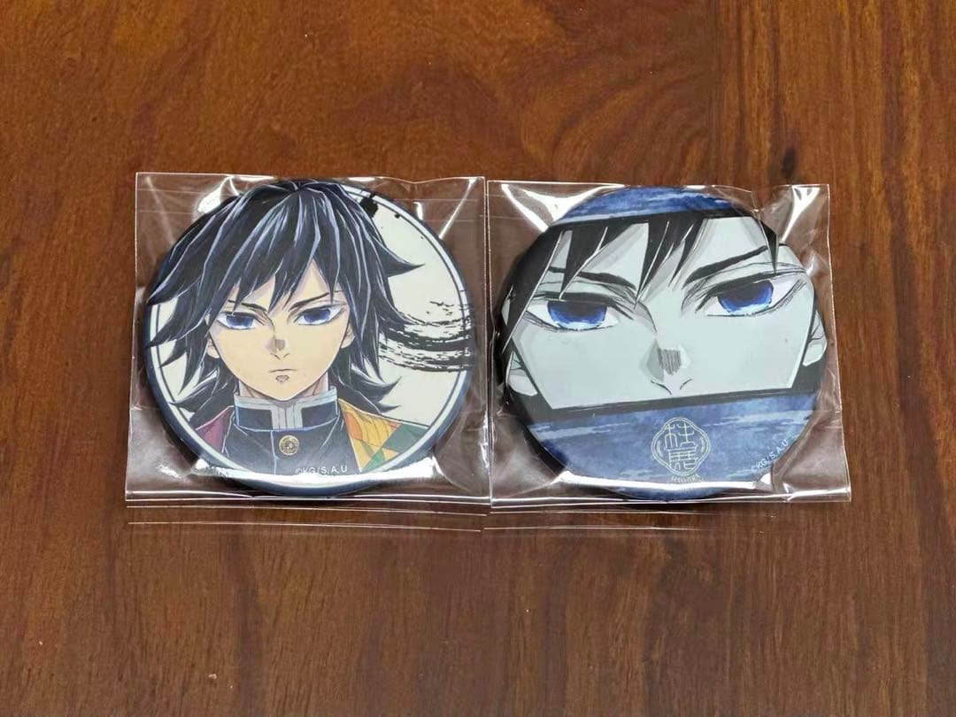 鬼滅の刃　柱展　ランダムマット缶バッジ　冨岡義勇