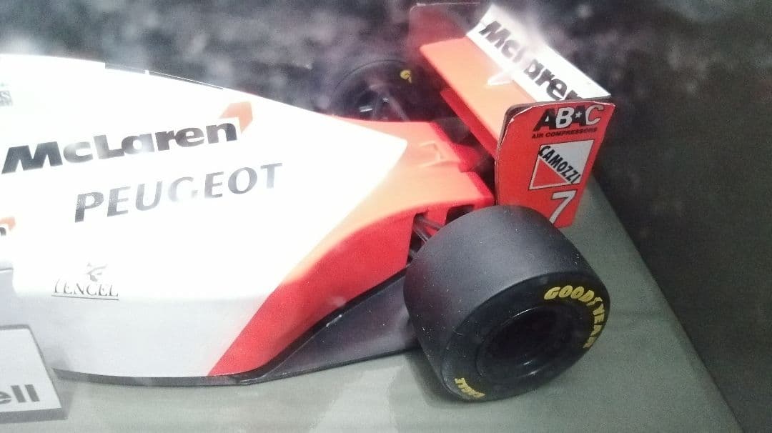 ポールズモデルアート マクラーレン プジョー MP4/9 ミカハッキネン