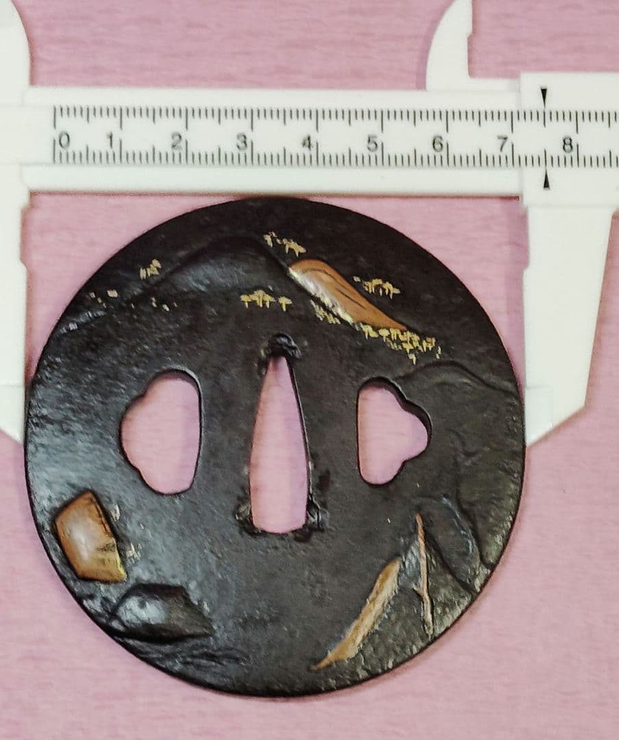 刀装具 鐔 鍔 無銘 鉄地 金象嵌 色絵 風景図 丸形鐔 時代物