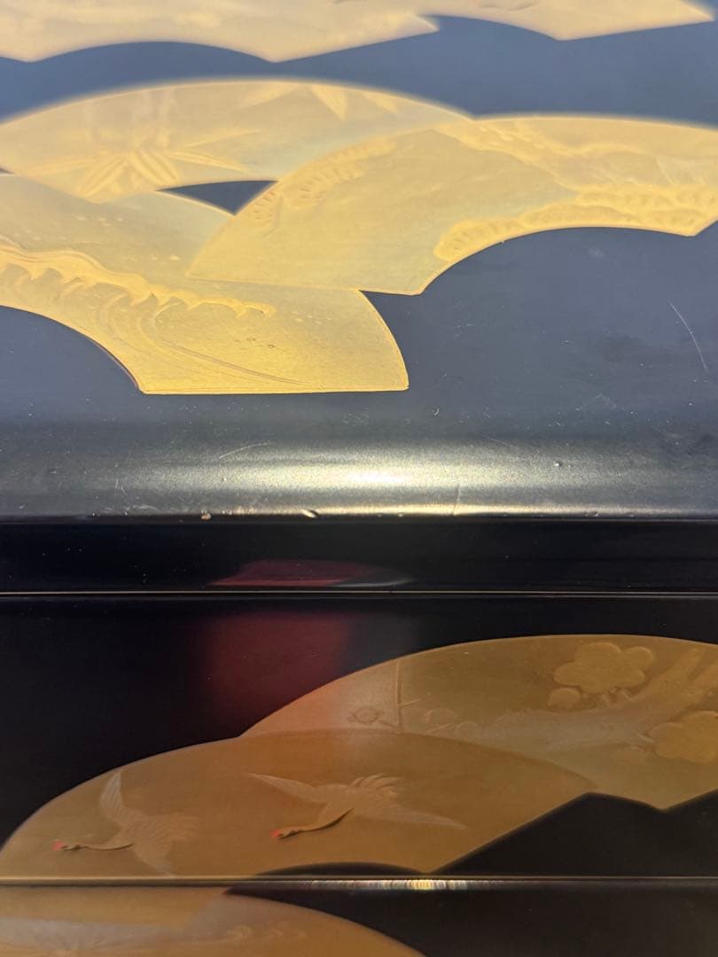 扇蒔絵 黒艶消内朱四段重箱 二枚蓋 共箱 丸に蔦 /茶懐石道具 会席 宴席 正月