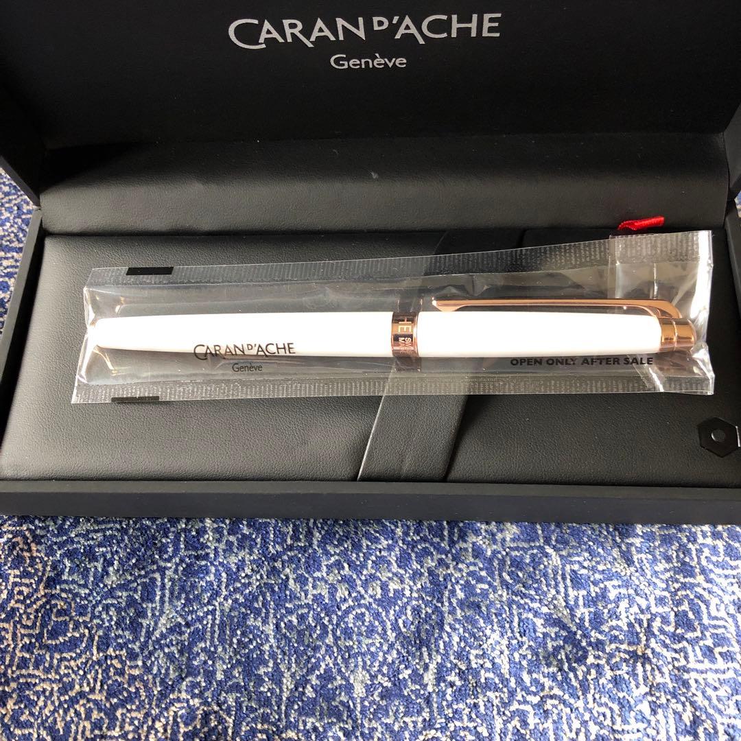 J*A様 CARAN D'ACHE 万年筆 ホワイト専用ケース付