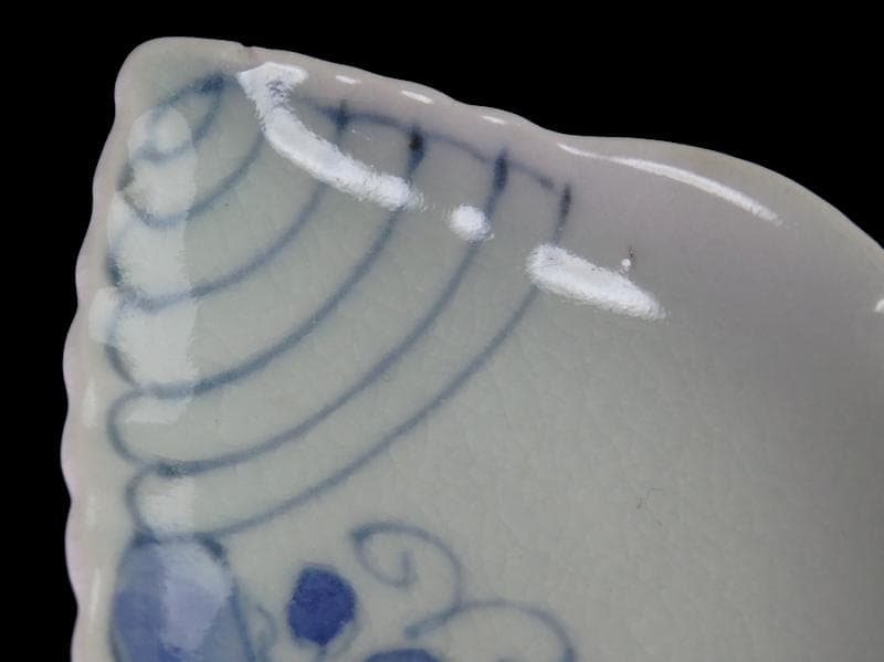 古伊万里　染付　草花紋の図　巻貝型変形皿　D852AS-fbpv