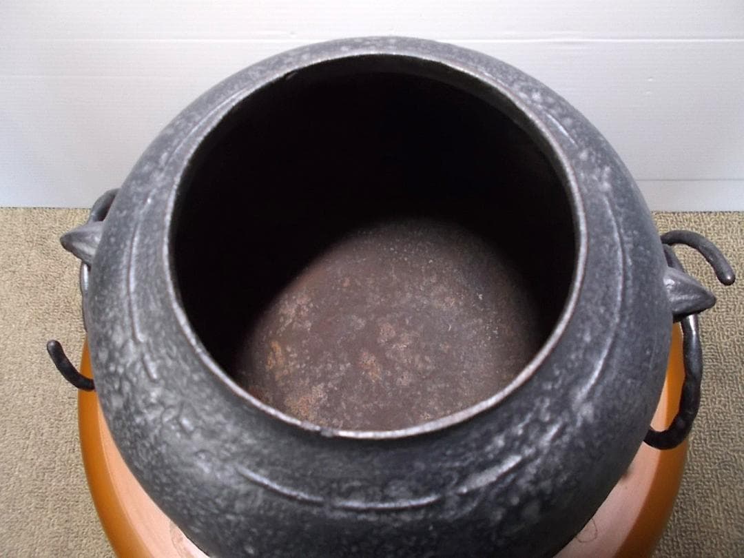 茶道具 釜師:畠春斉 風炉師:一ノ瀬宗辰 唐銅朝鮮風炉 茶釜 立派な釜環 共箱