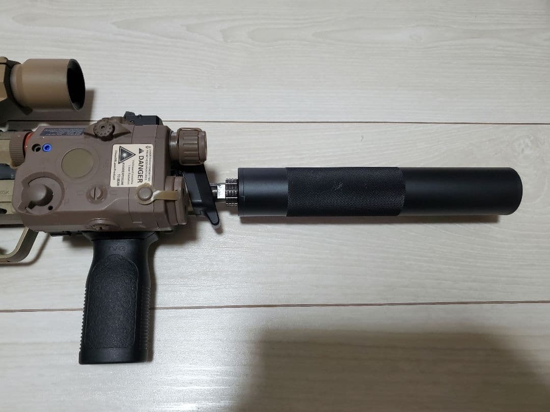 東京マルイ ガスガン MP7A2 サプレッサー等 カスタム　スペアマガジン付