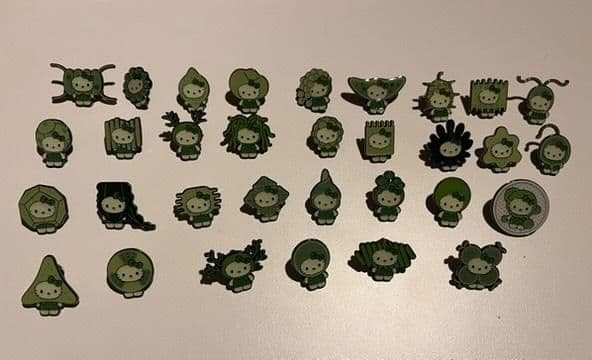 大阪　関西　万博 日本館　藻類　キティ　ピンバッジ　32種　コンプリート セット