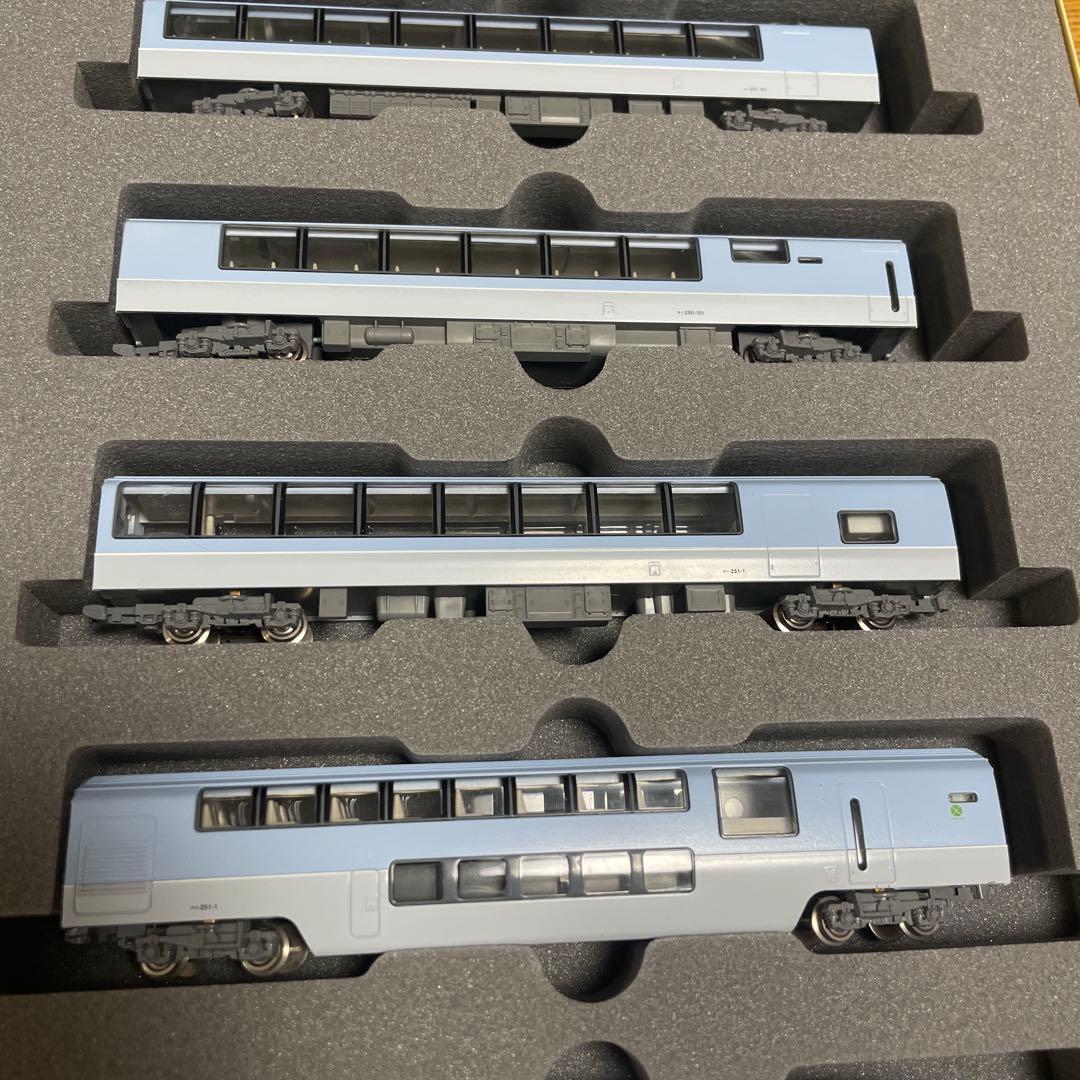 KATO 251系「スーパービュー踊り子」直流特急形電車（品番10-177）