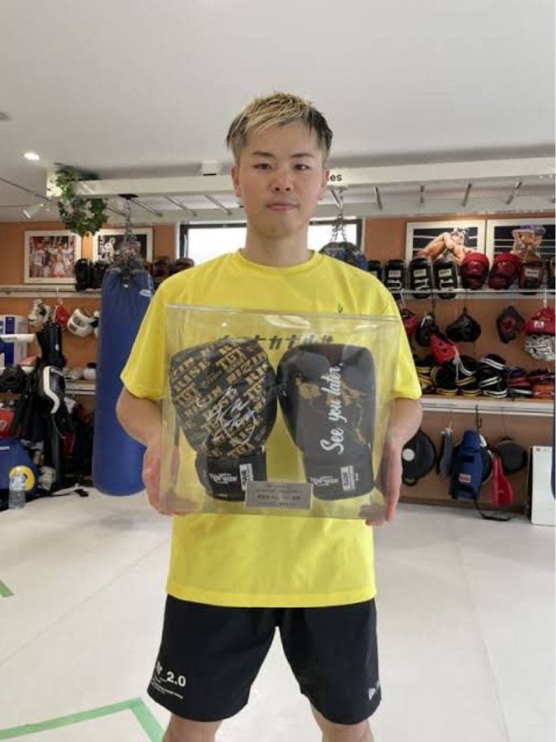 那須川天心引退記念サイン入りグローブ