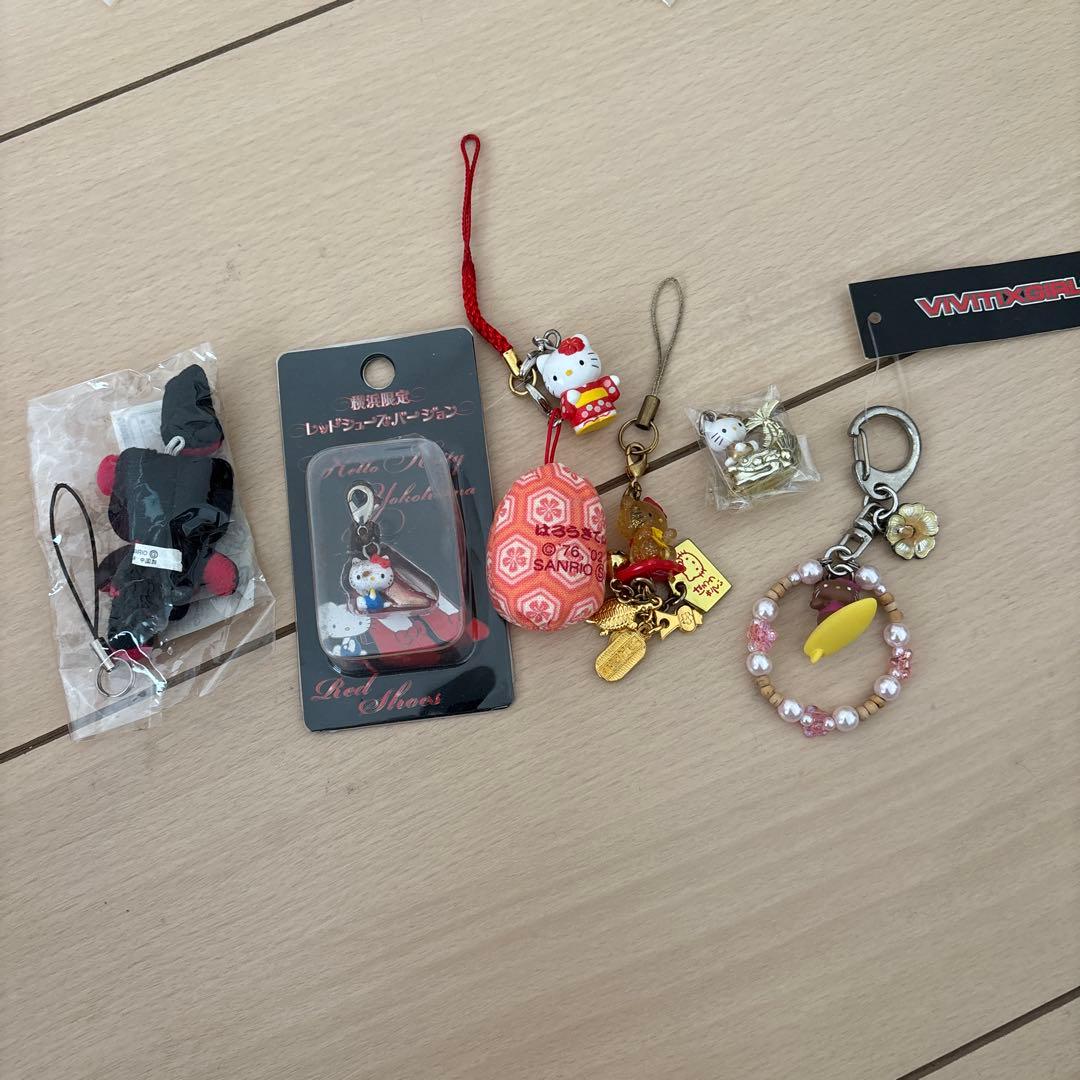 本日まで❣️キティちゃん♡陶器セットand根付け　超レア