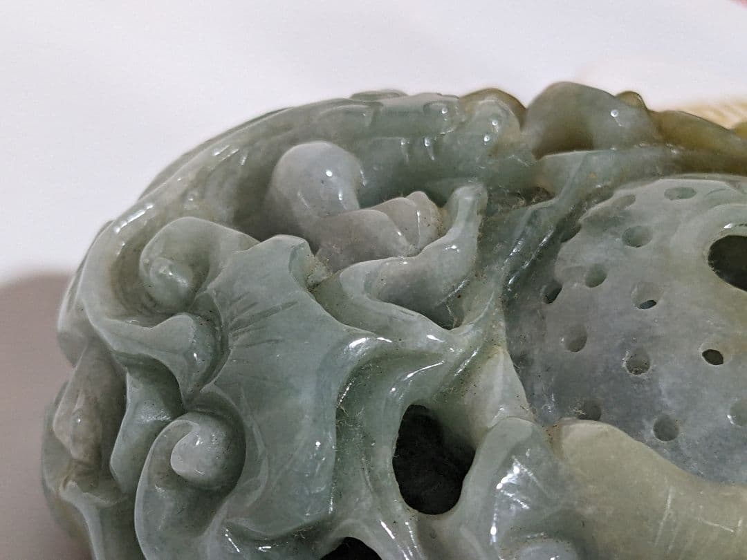 ♦中国美術工芸品 翡翠 蛙 龍 神獣文様 透し彫り 文鎮 ペンダント他 置物飾り