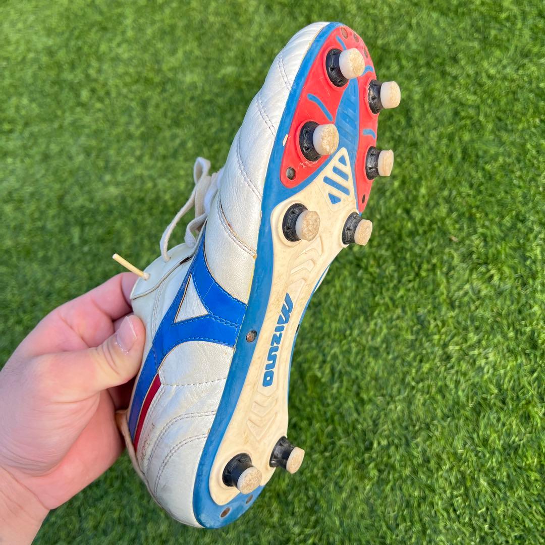 サッカースパイク　ミズノ　モレリア2 白・青・赤