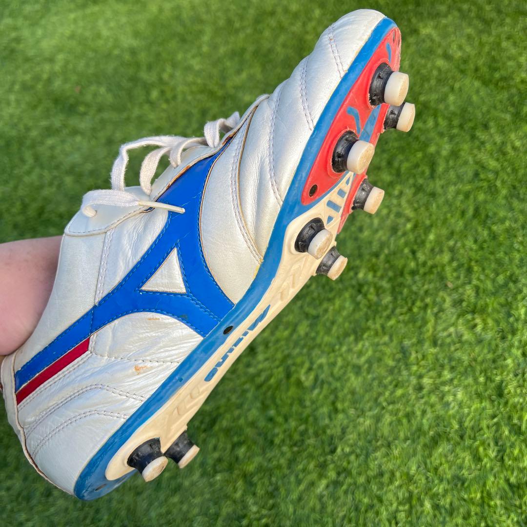 サッカースパイク　ミズノ　モレリア2 白・青・赤