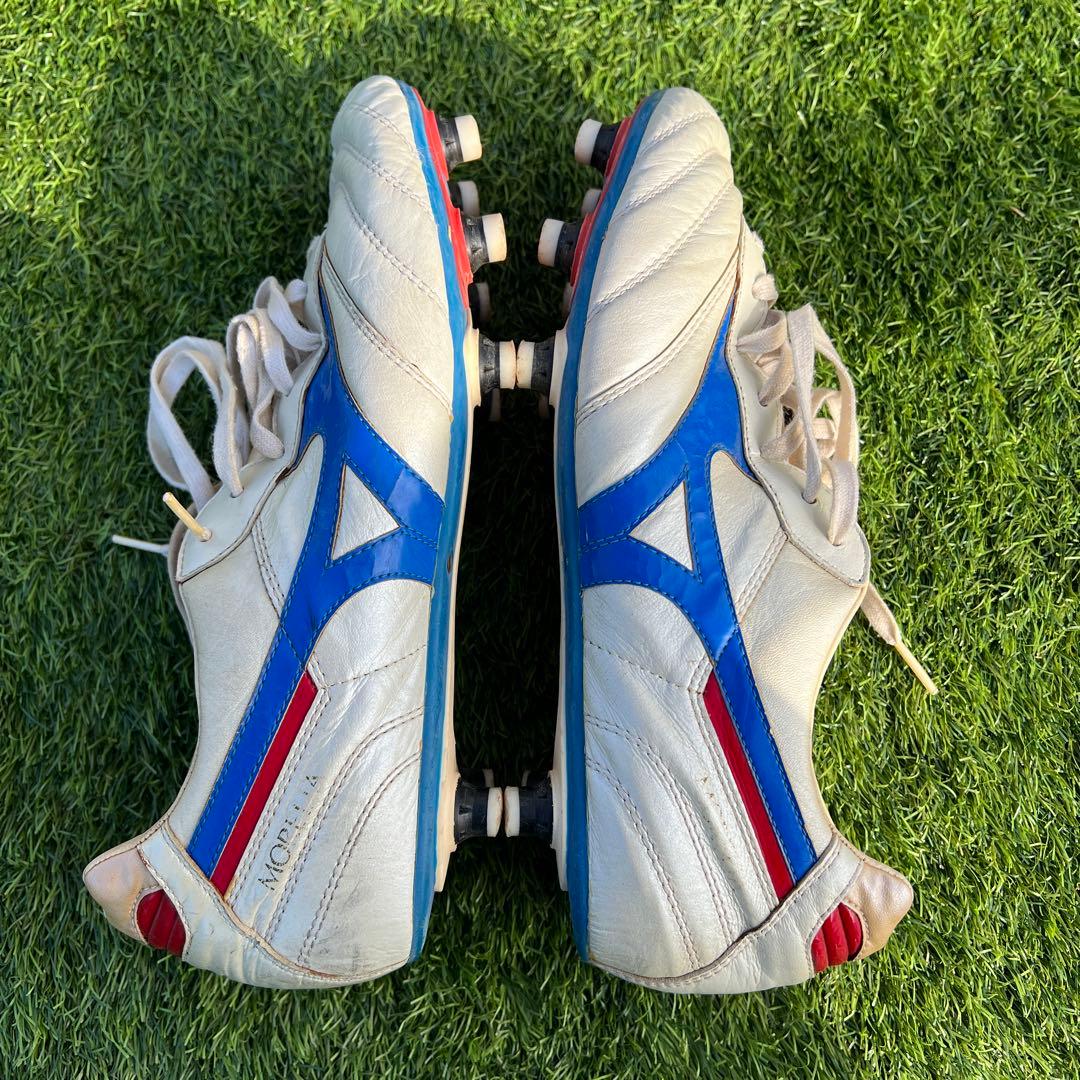 サッカースパイク　ミズノ　モレリア2 白・青・赤