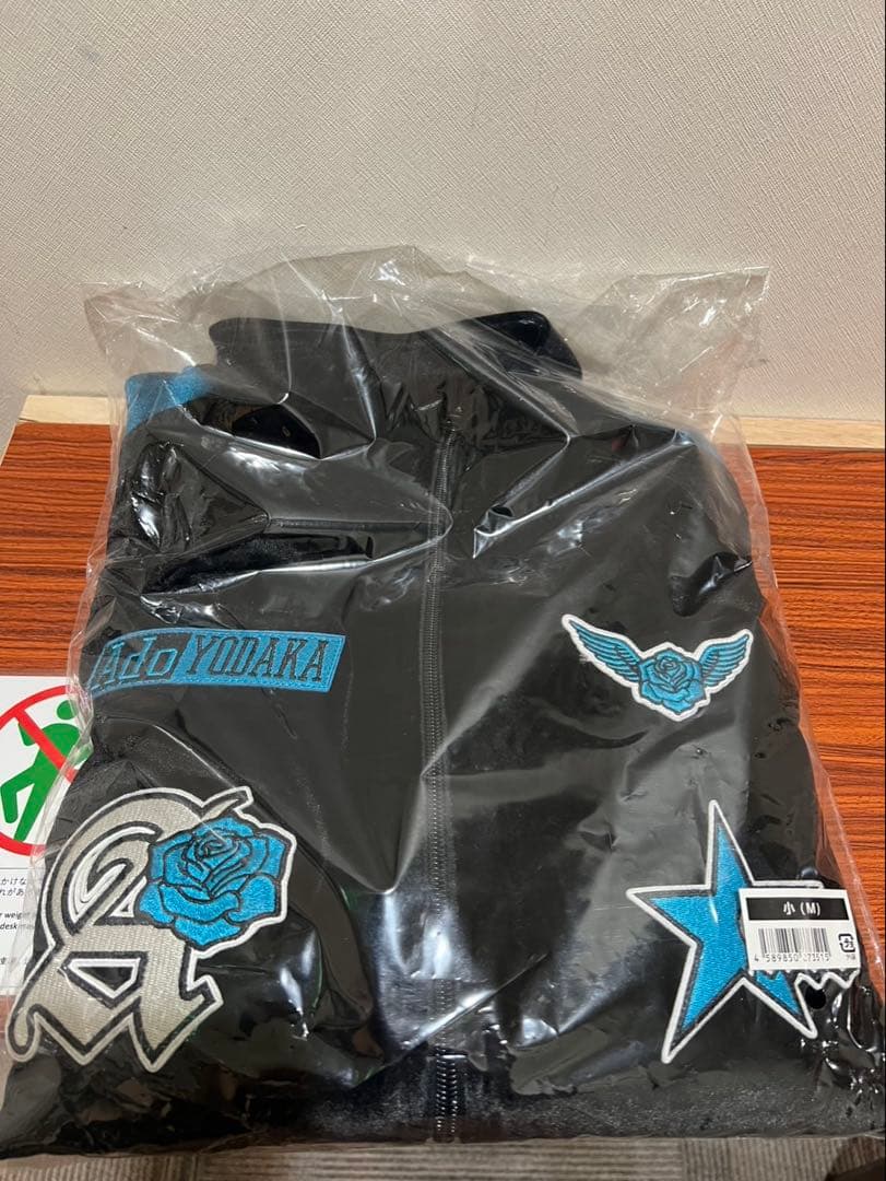 Ado よだか トラックジャケット 小（M） 缶バッジ付