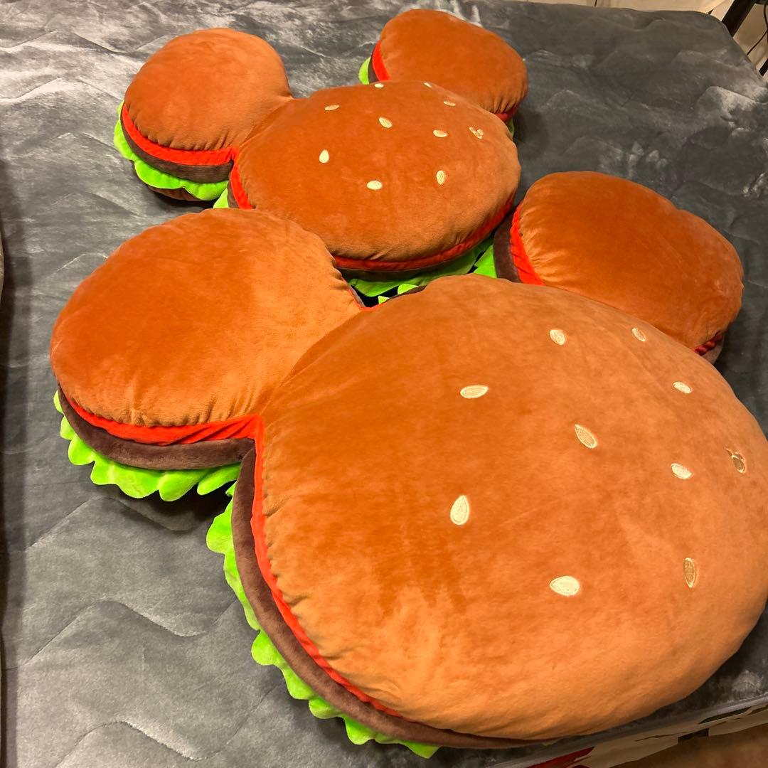 ミッキー型ハンバーガー型ディズニークッション2個セット