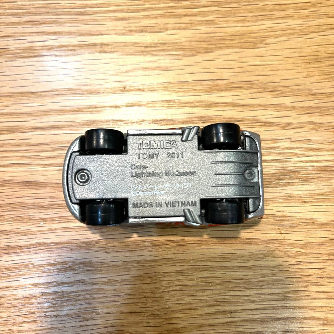 カーズ　トミカ　マック　マックイーン