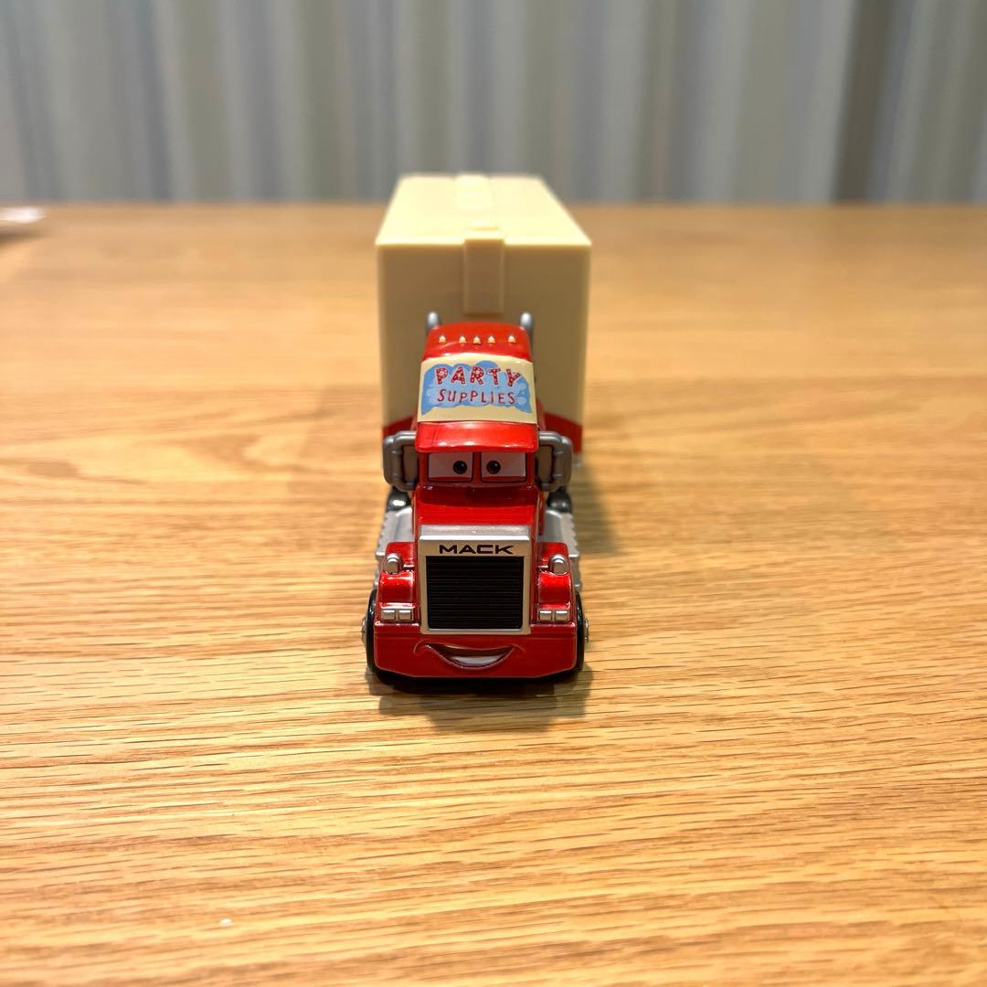 カーズ　トミカ　マック　マックイーン