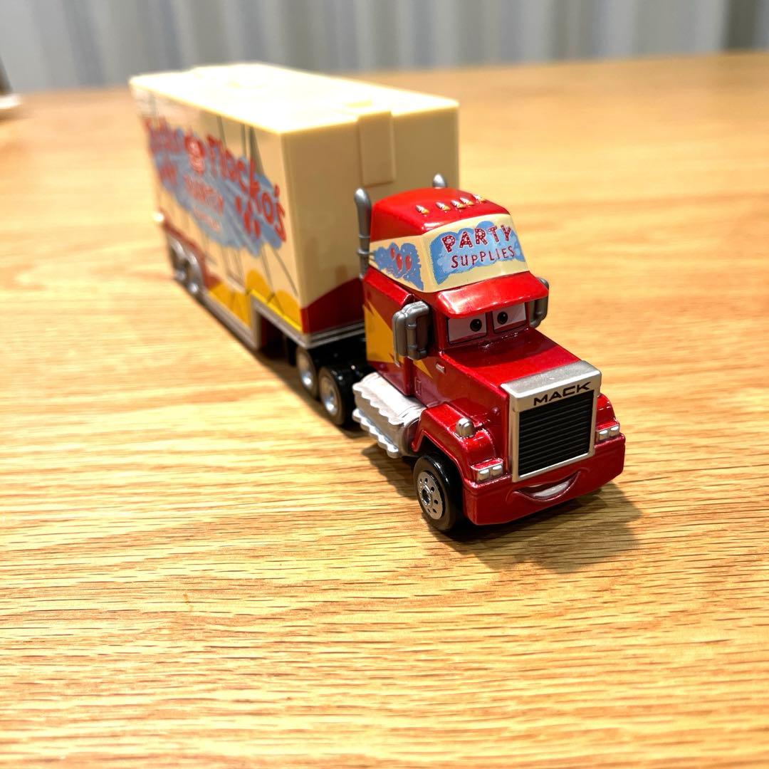 カーズ　トミカ　マック　マックイーン