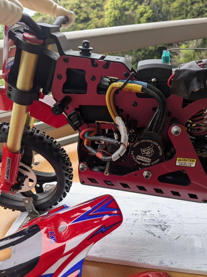 SR-5 使用期間は少です。オマケでリポバッテリーを、お付けします。