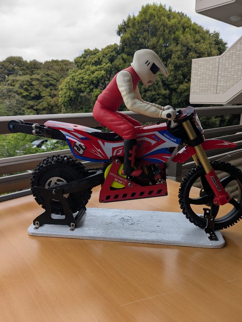 SR-5 使用期間は少です。オマケでリポバッテリーを、お付けします。