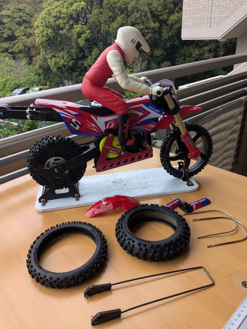 SR-5 使用期間は少です。オマケでリポバッテリーを、お付けします。