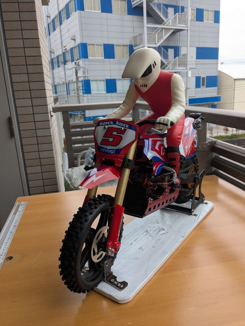 SR-5 使用期間は少です。オマケでリポバッテリーを、お付けします。