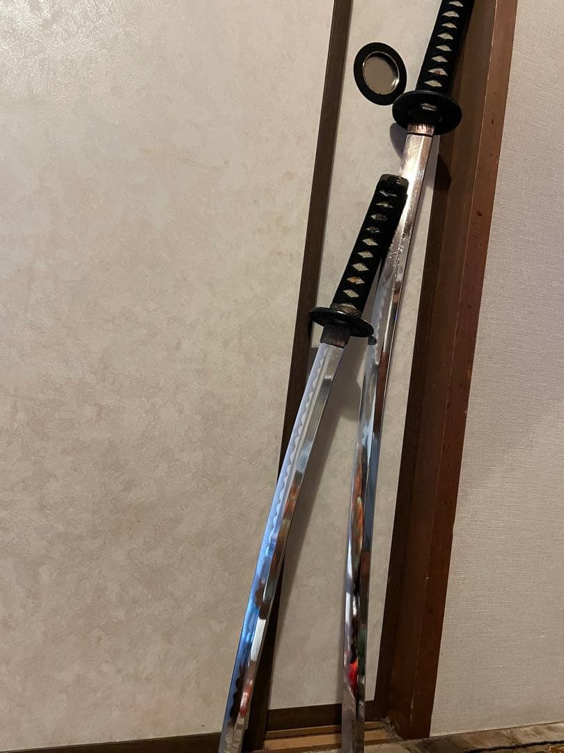 鹿角風台座　鞘付き模造刀２本　合計３点セット