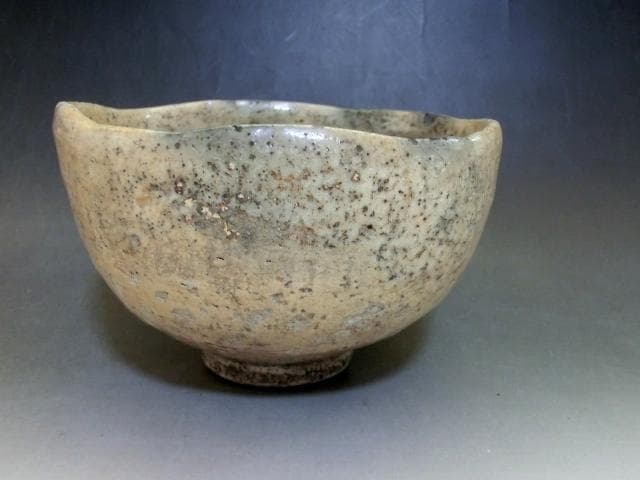 茶碗■時代物 古い白釉黒紋硬碗 桃山時代 灰釉 波口縁 出 古玩 茶道具 骨董■