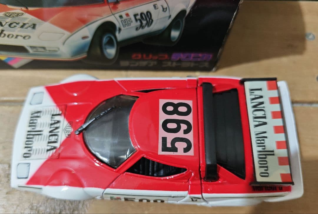 エイダイ ランチアストラトス ダイキャスト ミニカー 1/28