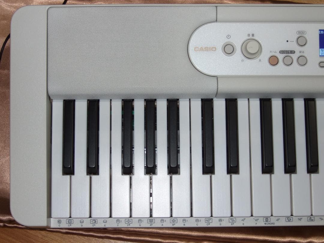 CASIO LK-526 電子ピアノ・キーボード ルーチェ 光ナビ 送料込み