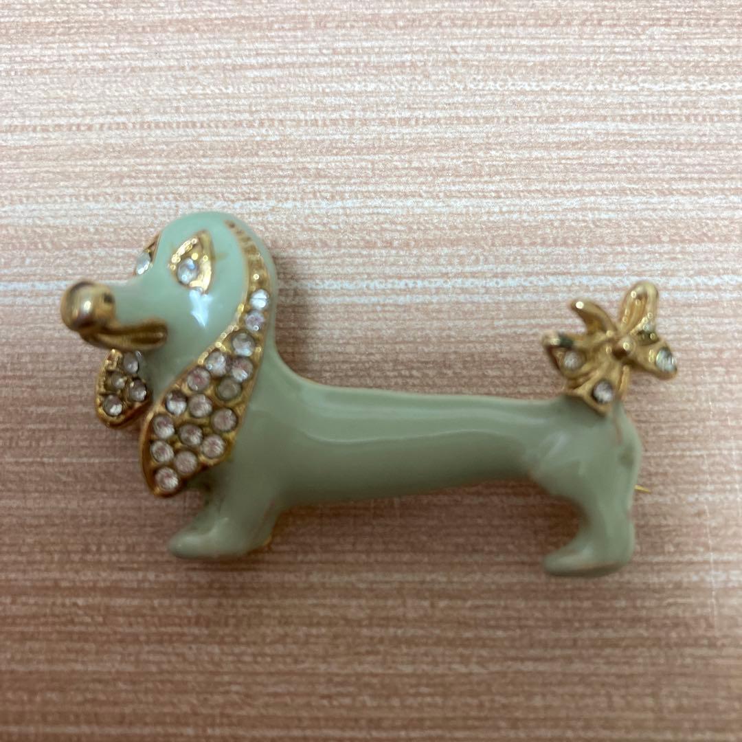 英国アンティーク 犬ブローチ 陶器orガラス製 ダックスフンド 希少