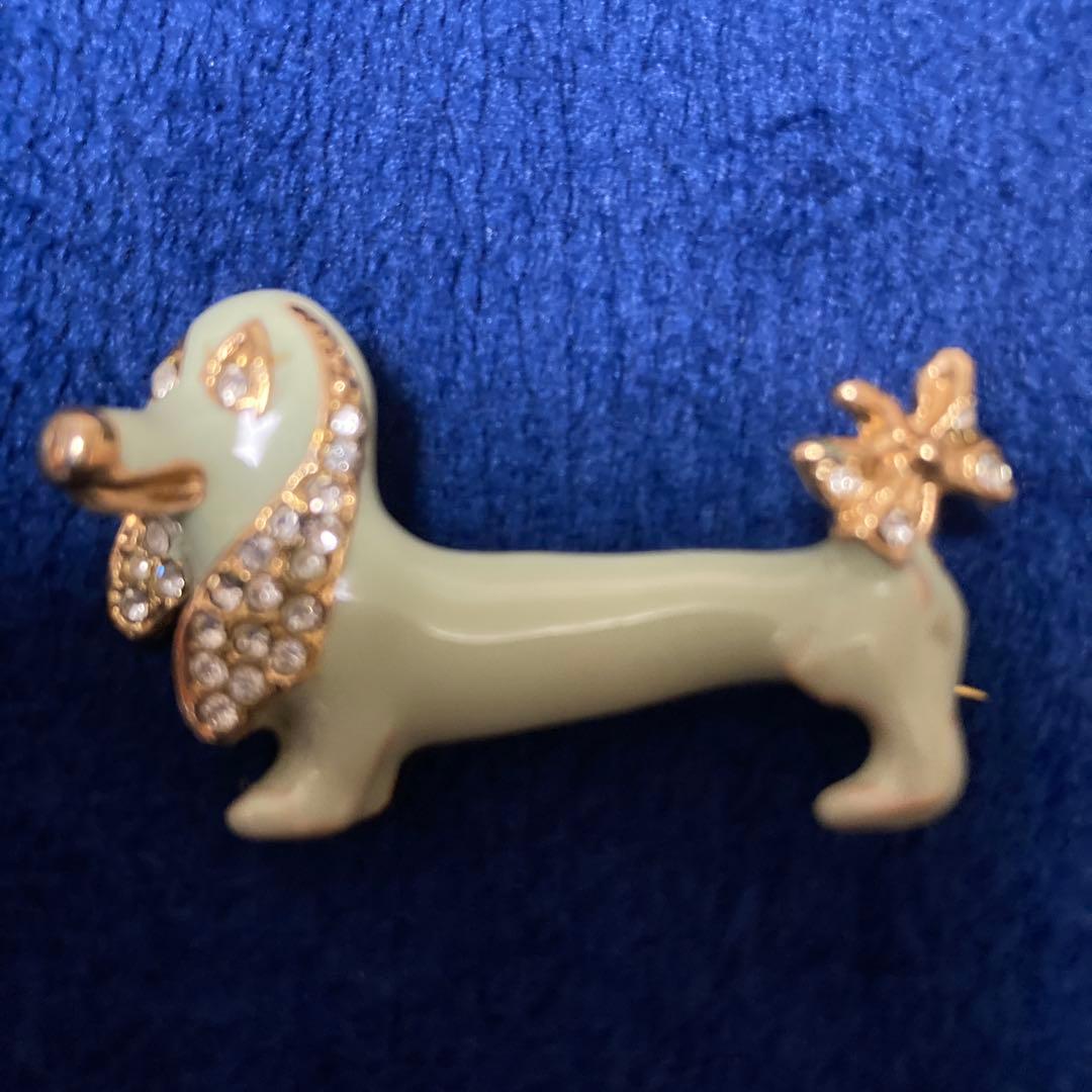 英国アンティーク 犬ブローチ 陶器orガラス製 ダックスフンド 希少