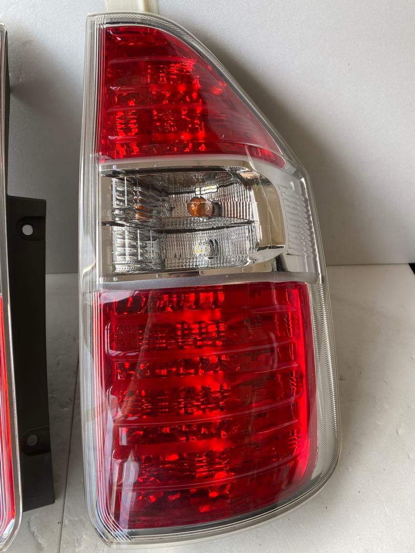 トヨタ ノア 70系 後期 純正 LED テールランプ 左右セット