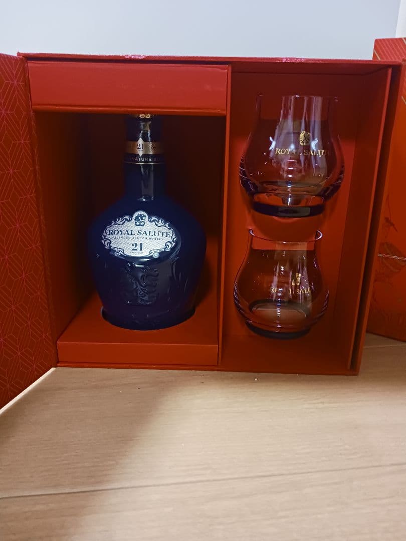 ロイヤルサルート21年ブレンドスコッチウイスキー 40％ 700ml　グラス付き