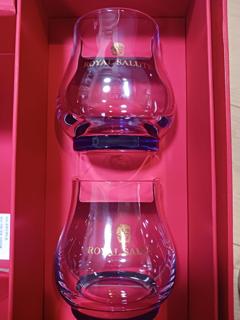 ロイヤルサルート21年ブレンドスコッチウイスキー 40％ 700ml　グラス付き