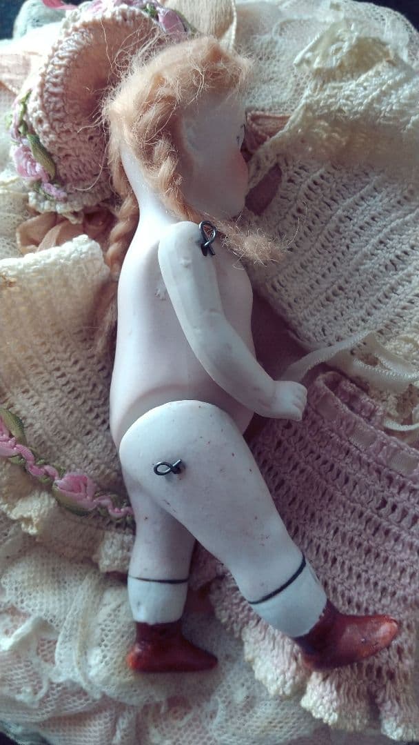 Hertwig❀アンティークビスクドール　おさげの女の子♪小物付