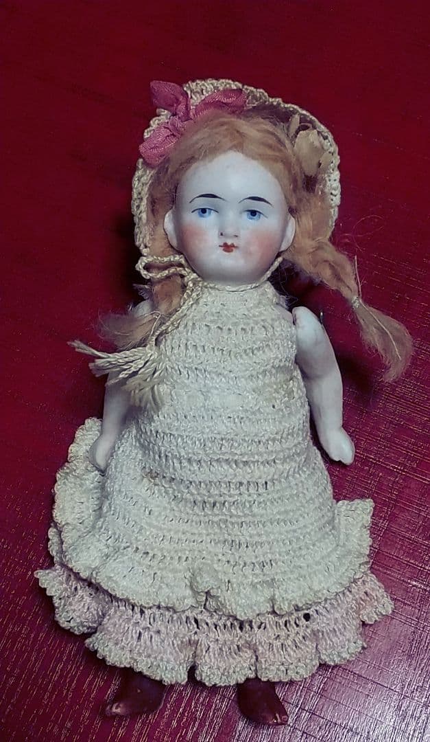 Hertwig❀アンティークビスクドール　おさげの女の子♪小物付