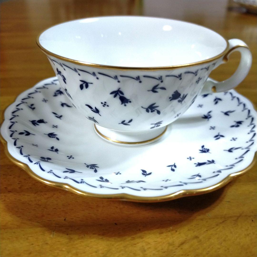 ノリタケ　ティーカップセット　扇型プレート　ミルクピッチャー