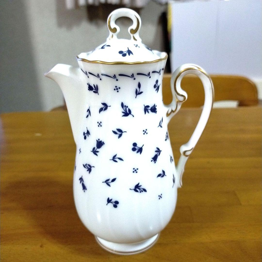 ノリタケ　ティーカップセット　扇型プレート　ミルクピッチャー