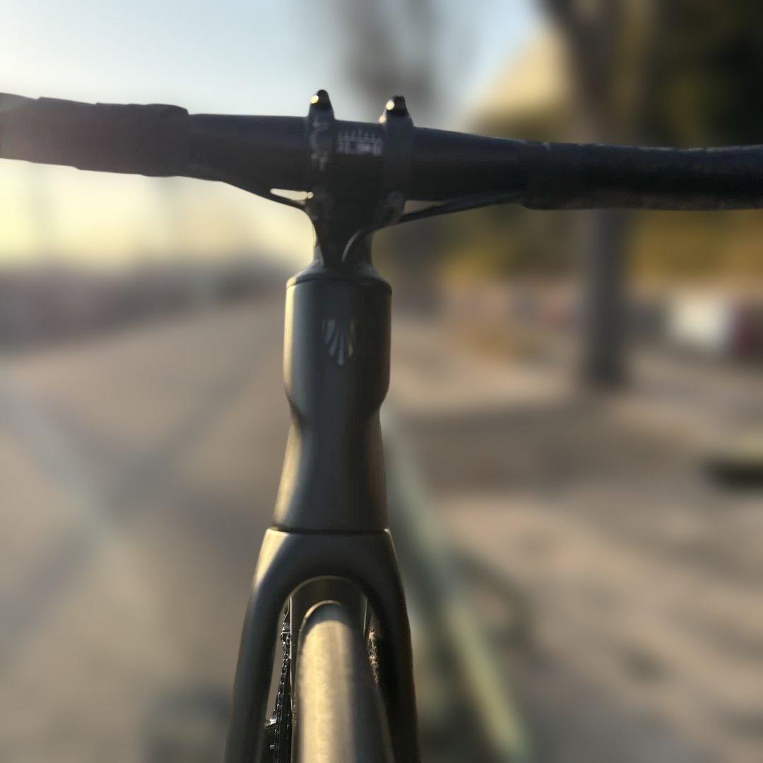 《美品》TREK Madone SL5 Gen8 105Di2 サイズM