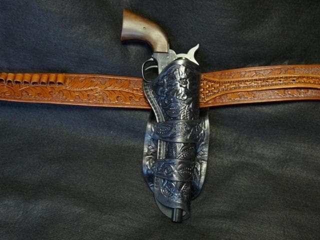 レザー製彫刻SAAホルスター